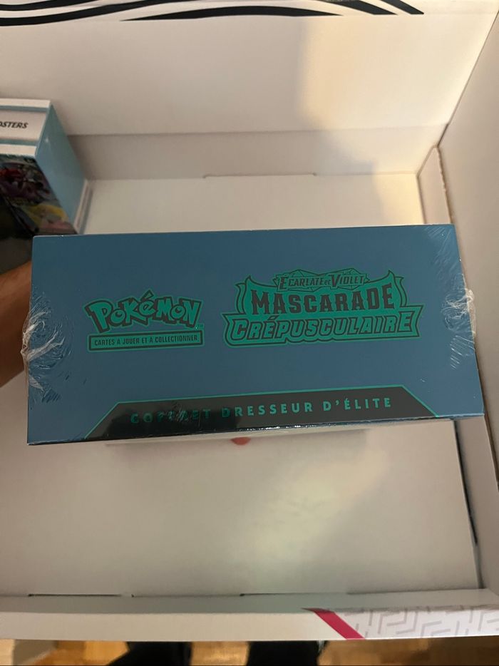 Pokémon ETB ev6 FR - photo numéro 2