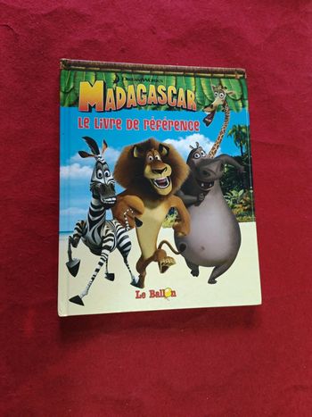 Madagascar le livre de référence " Le ballon "