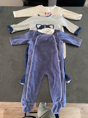 Lot 3 pyjamas