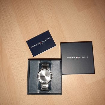 montre femme T.HILFIGER