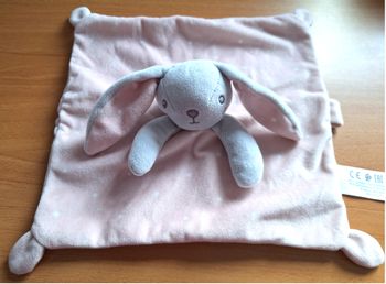 DOUDOU CARRE PLAT ROSE/GRIS/ETOILES - SIMBA TOYS