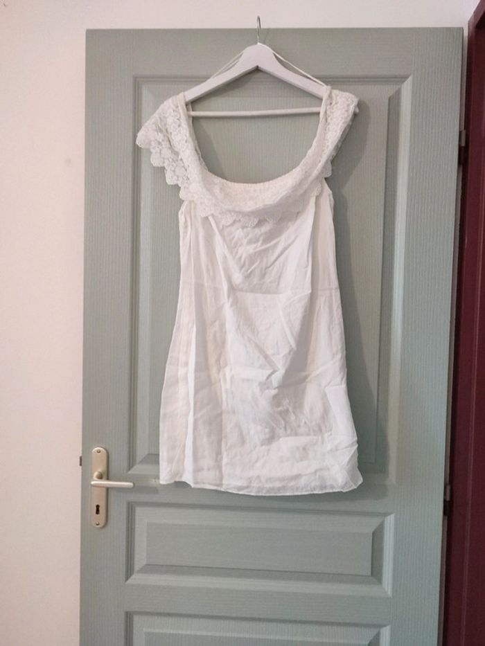 Robe courte Zara col bardot en dentelle