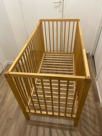 Lit bébé en bois