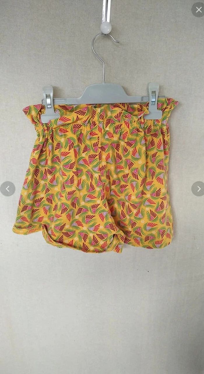 short jaune imprimé 10 ans - photo numéro 2
