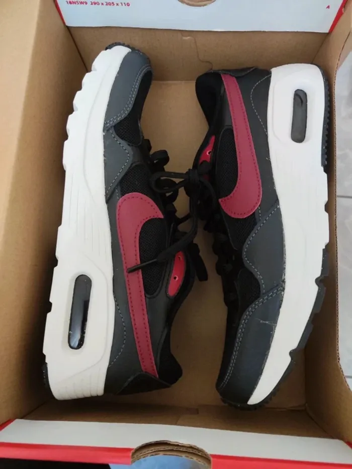 Nike air Max SC noire et rouge chaussures taille 38