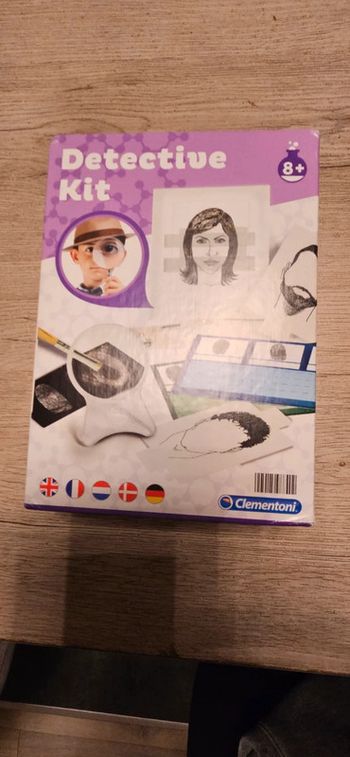 Jeu Detective kit, jouer au detective, très bon état