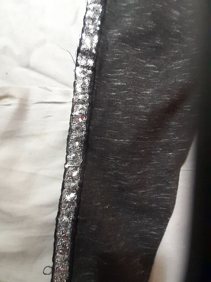 Pantalon noir chiné avec bandes de strass argentés et ourlets retournés - photo numéro 3