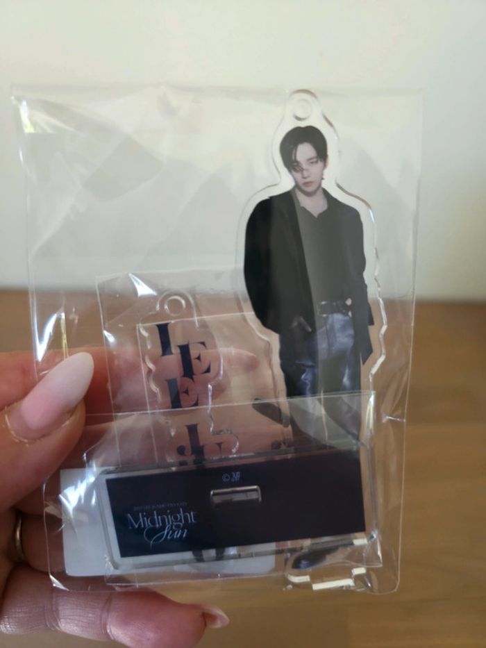 Lee junho stand acrylique midnight sun