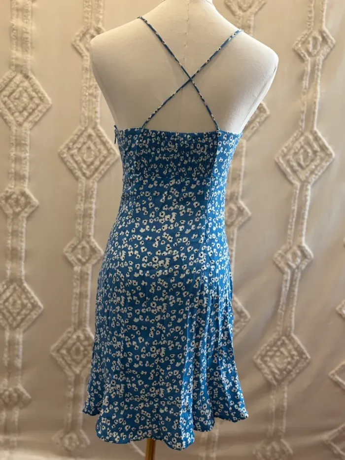 Robe courte fleurie bleu ciel Zara – S – effet satin - photo numéro 3