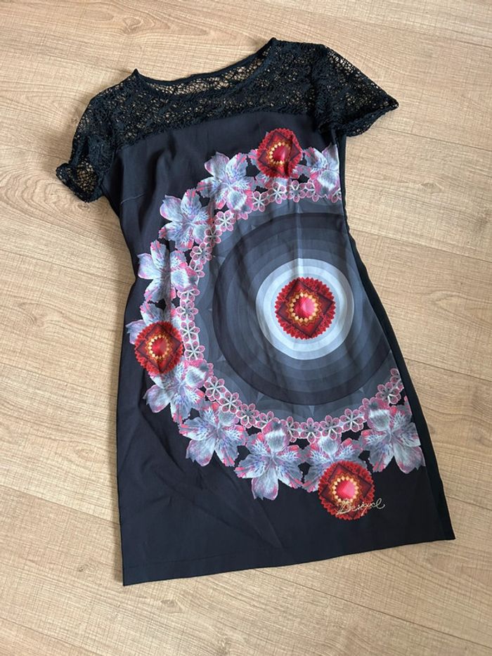 Robe noire et imprimée Desigual taille 40 jamais portée - photo numéro 11