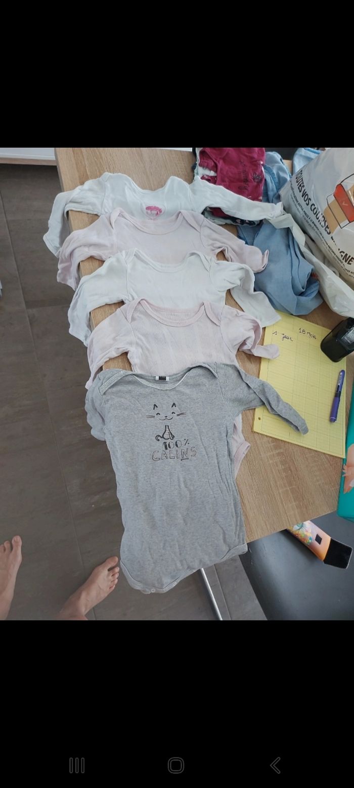 Lot vêtements 18 mois - photo numéro 2