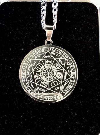 Chaîne + pendentif religieux