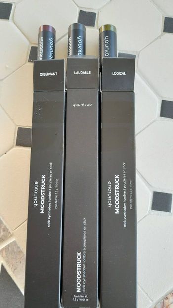 Ombres a paupières stick younique prix a l'unité