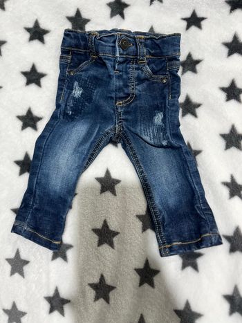Jeans tape à l’œil 3mois