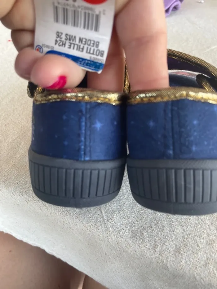 Chaussons, Disney, wish 27. Neuf. - photo numéro 6