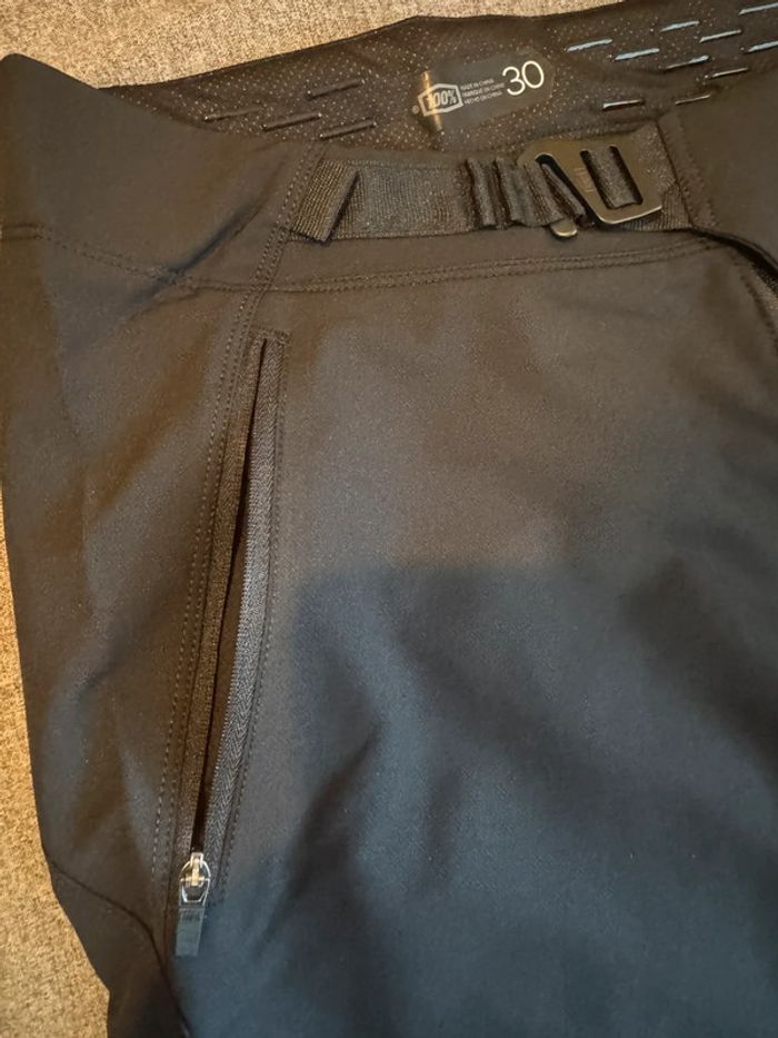 Short MTB / vtt 100% (100percent) Airmatic taille S neuf sous blister - photo numéro 9
