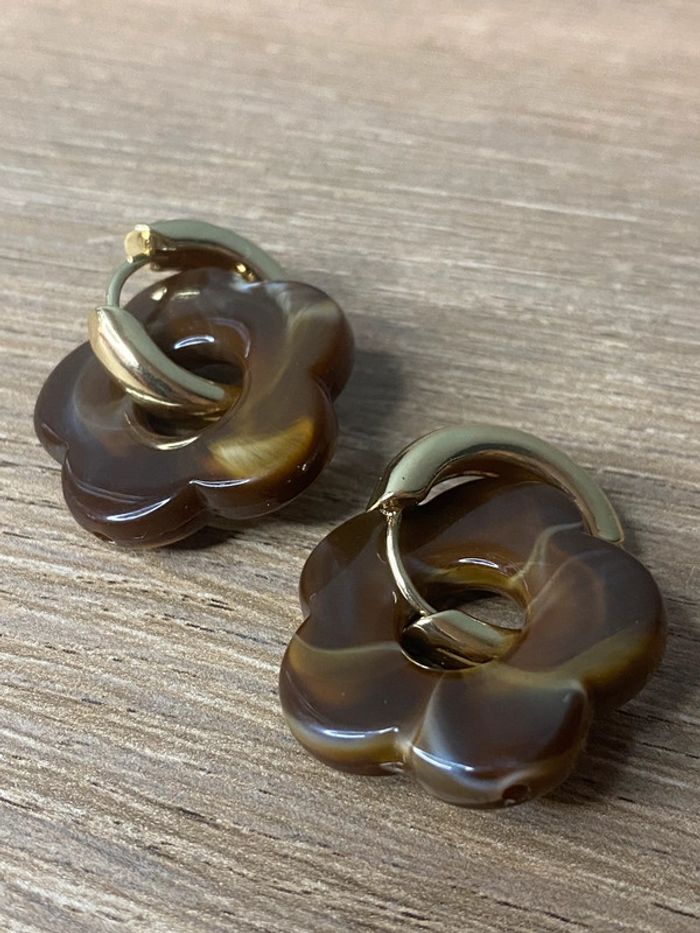 Paire de boucles d'oreilles créoles tendances fleurs