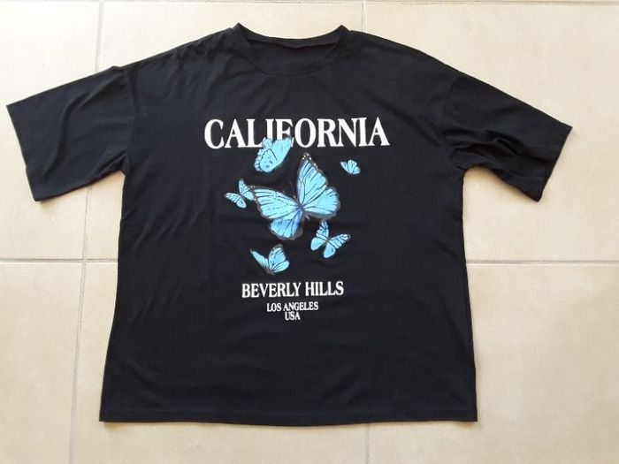 T-shirt manches courtes over size noir papillons XS SHEIN TBE