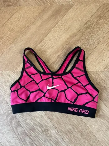 Brassière de sport Nike rose et noir taille 34