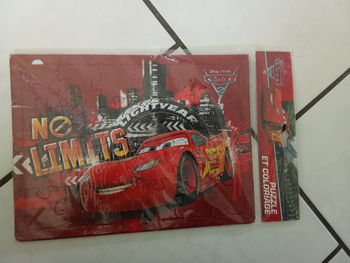 Puzzle et coloriage Cars 2 neuf