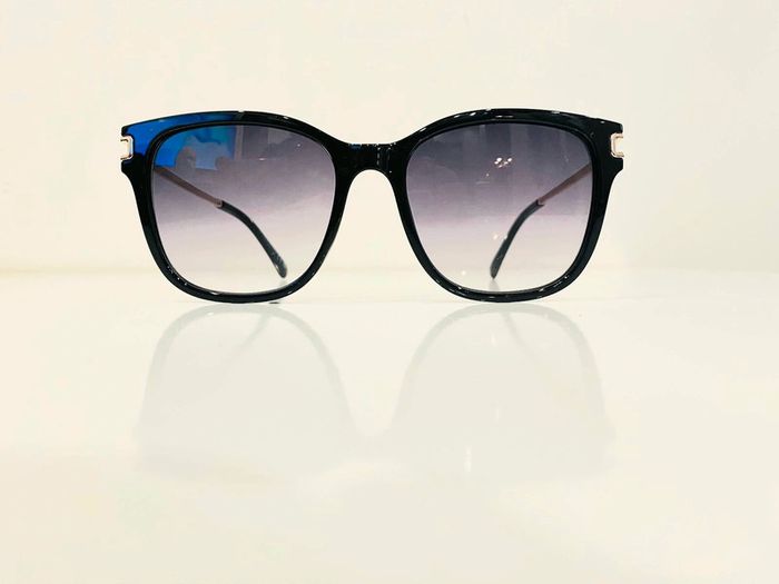 Lunette de soleil femme noire et dorée verres dégradés uvprotection catégorie 3 - photo numéro 2