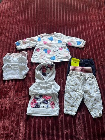 Tenues + bodies 9 mois