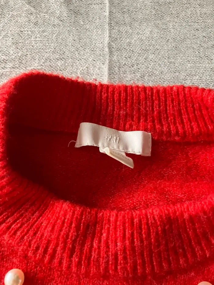 Pull rouge H&M avec perles – Taille S - photo numéro 6