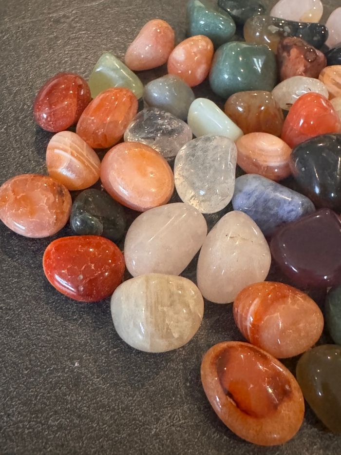 Lot de 350 g de pierres polies naturelles – quartz, agate, jaspe, aventurine, sodalite – (Total 386 g avec cadeaux) - photo numéro 3