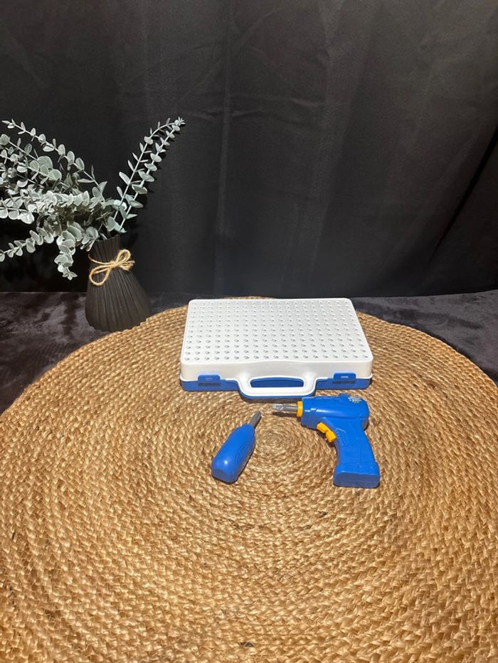Jeu de construction avec outils