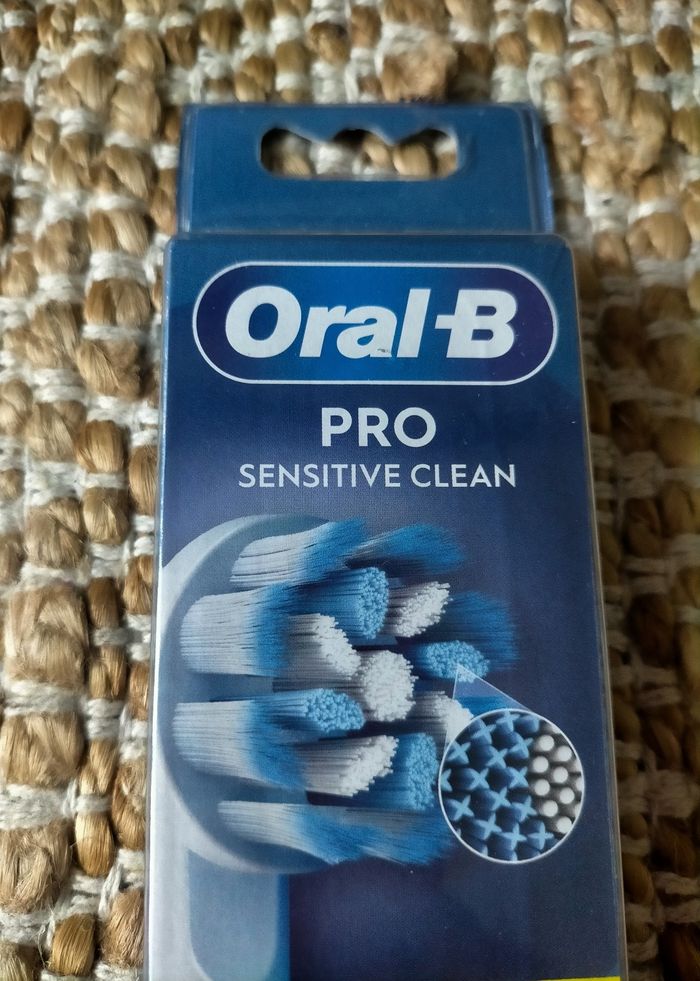 Lot 8 brossettes Oral-B pro sensitive clean - photo numéro 2