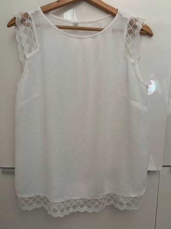 Haut blanc en dentelle taille 38