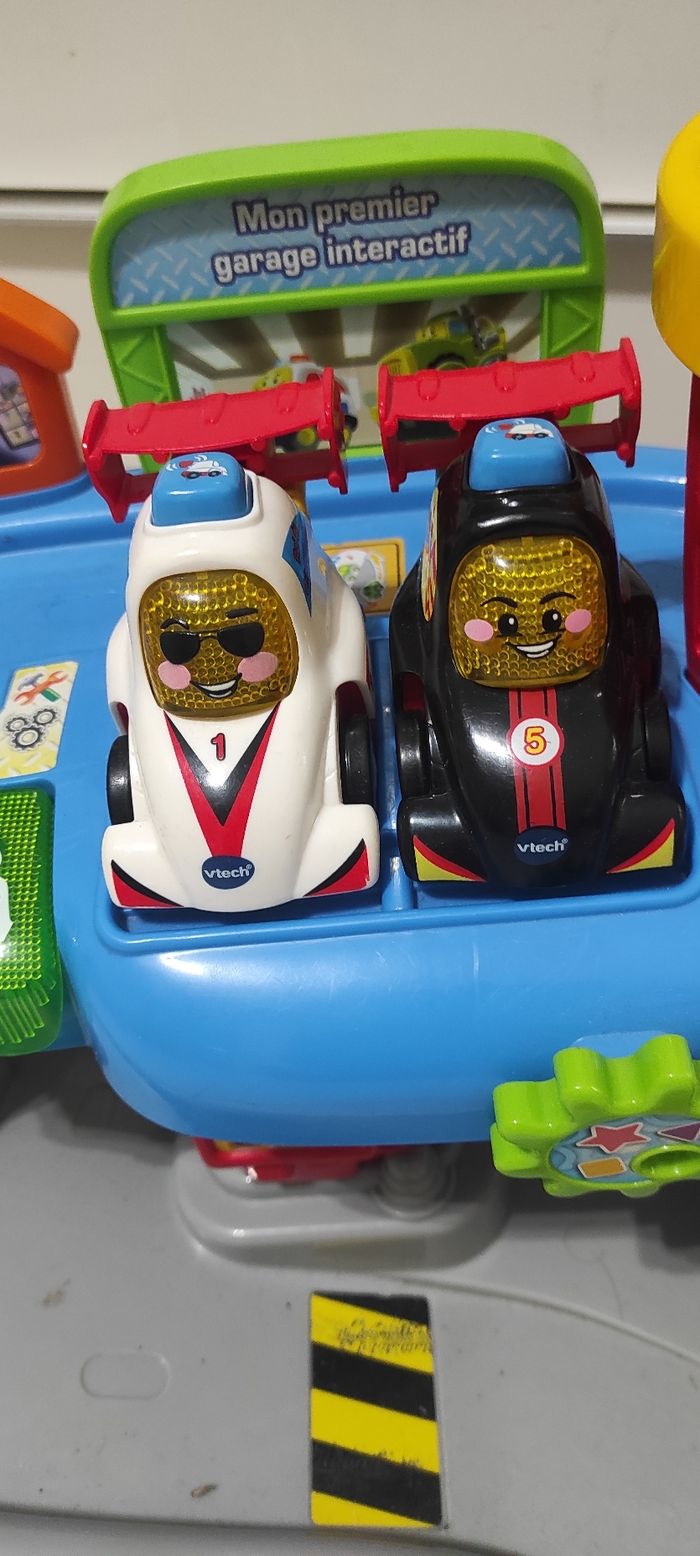 Garage tu tu bolide de vetech Piles neuve - photo numéro 3