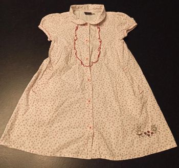 Robe blanche et rouge