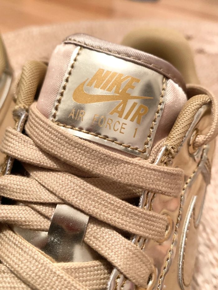 Magnifique baskets Nike Air Force 1 Gold Metallic  | Sneakers collector en 42,5 - photo numéro 5
