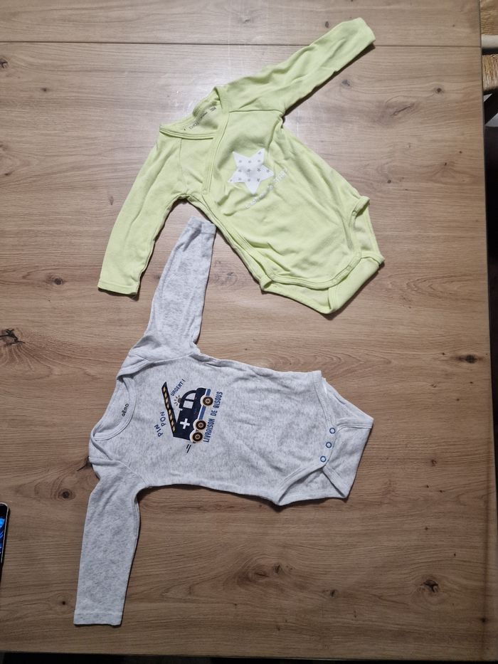 Lot de 2 bodys 12 mois