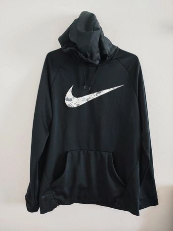 Pull Nike dri-fit taille 40