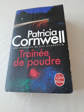 Vend livre traîné de poudre de patricia cornwell