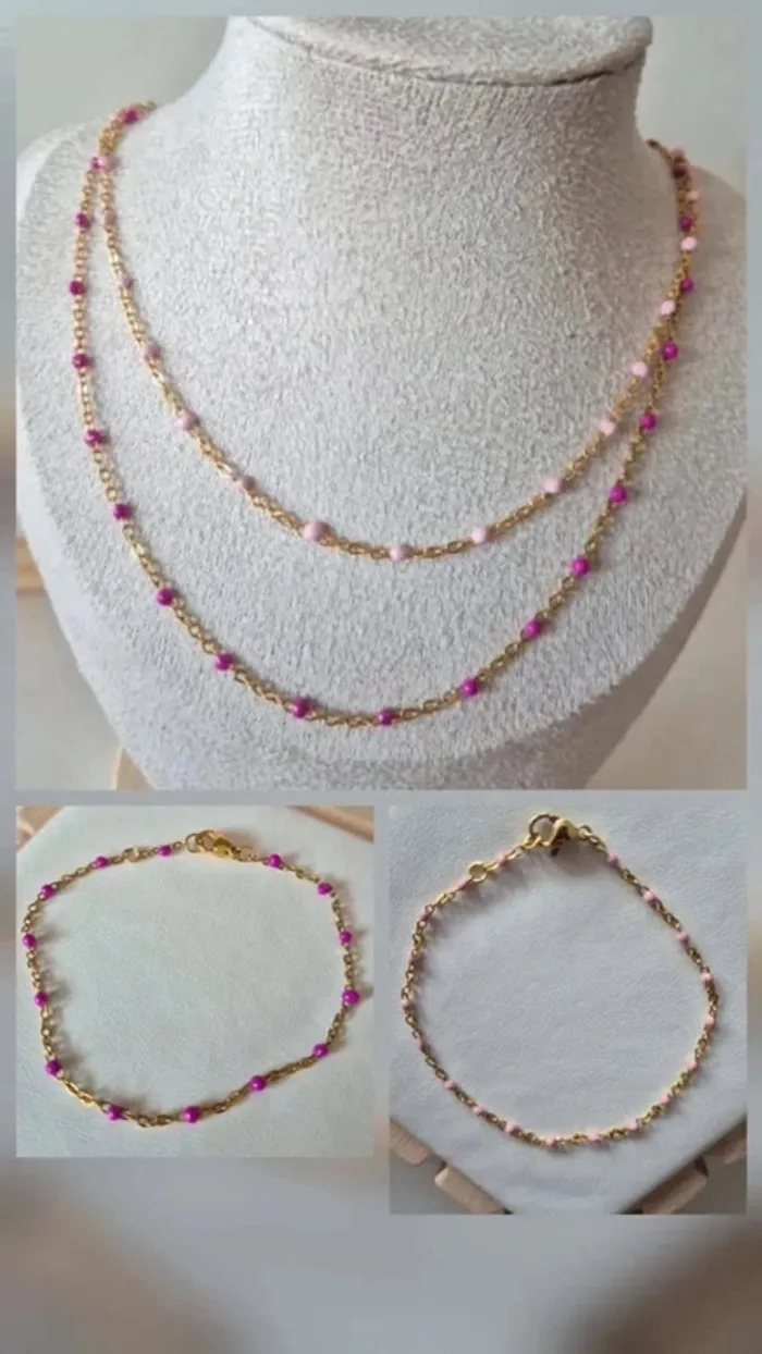 Lot de 4 bijoux en acier inoxydable 
1 parure rose + 1 parure violettes