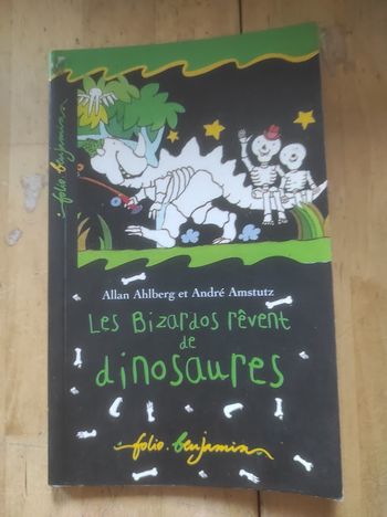 Les Bizardos rêvent de dinosaures A. Ahlberg et A. Amstutz Folio Benjamin 1997
