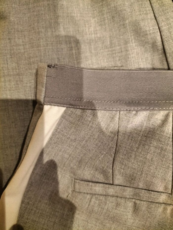 Pantalon skinny "Zara" gris avec bandes blanches sur le côté - photo numéro 2