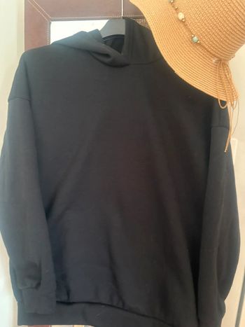 Sweat à capuche noir neuf de la marque shein