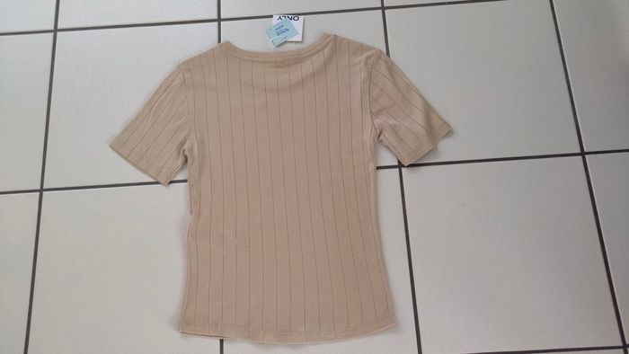 Tee shirt beige côtelé taille 36 NEUF avec étiquette marque : ONLY - photo numéro 4