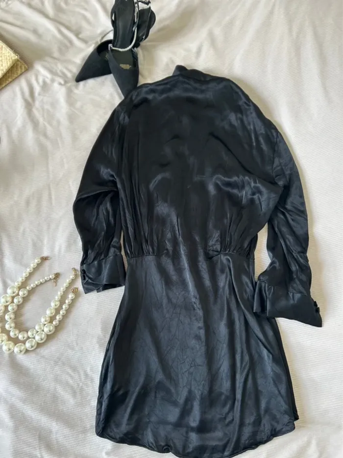 Robe noire, effet satinée Zara taille - photo numéro 2