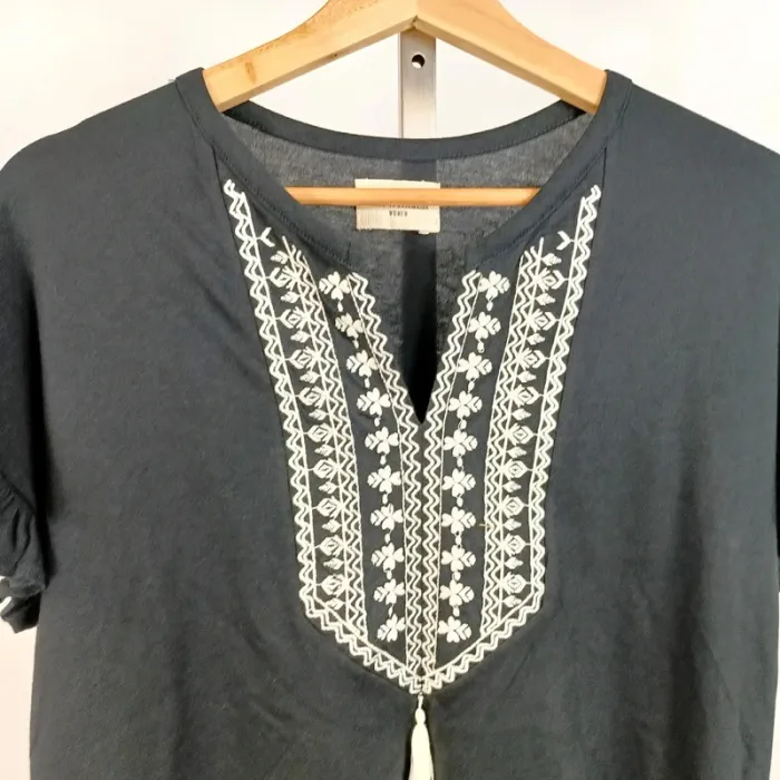T-shirt noir à broderies blanches CMT atelier – Taille non indiquée (convient à M/L) A705 - photo numéro 2