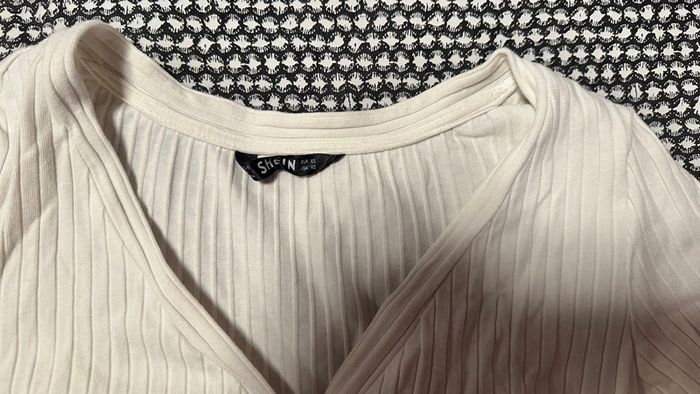 T-shirt blanc à boutons - photo numéro 2