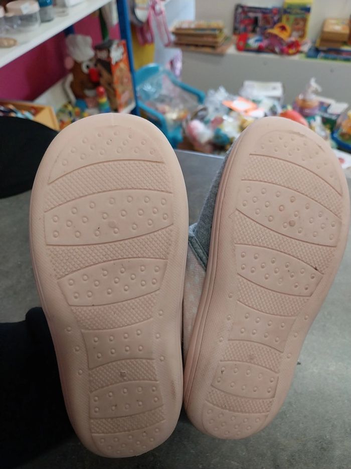 paire de chaussons disney minnie pointure 30 - photo numéro 2