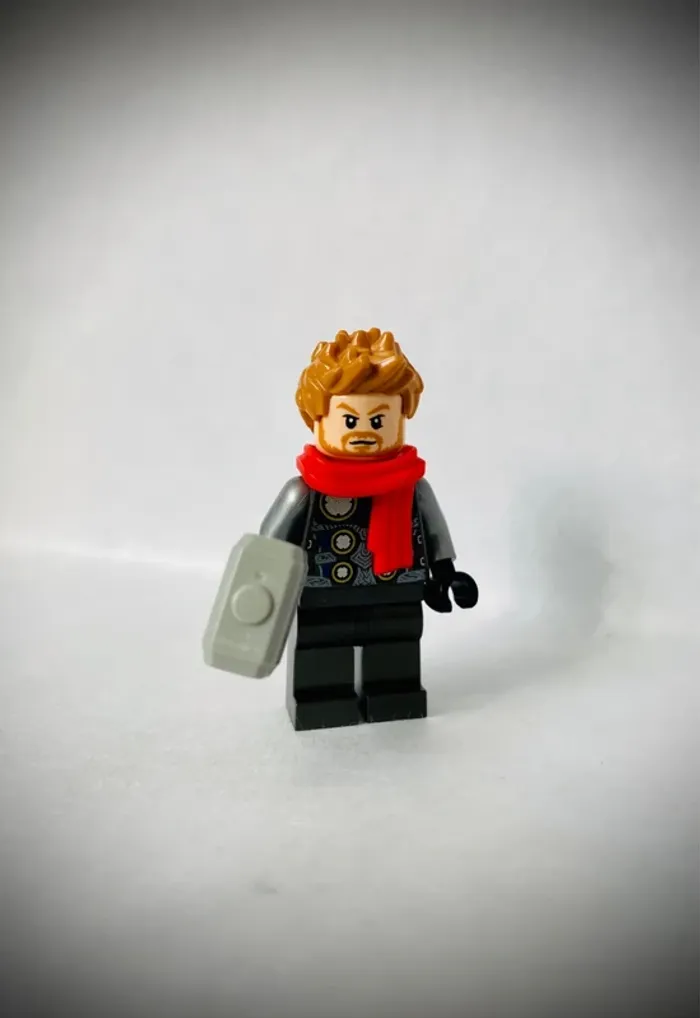 Minifigurine LEGO Marvel Super Heroes sh756 - Thor avec une écharpe Rouge - Très bon état - photo numéro 6