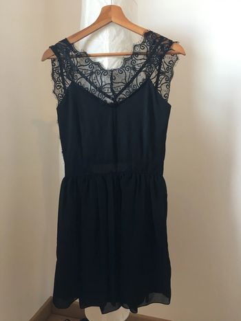 Petite robe noire dentelle dos nu