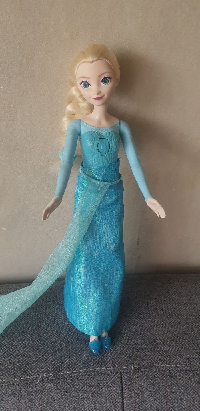 Poupee elsa sonore