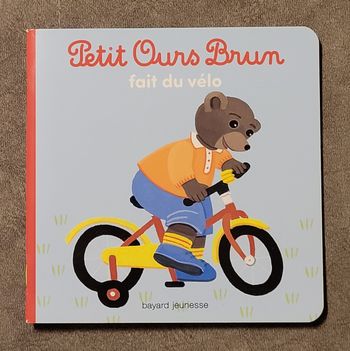 Petit Ours Brun fait du vélo - Dès 2 ans Marie Aubinais, Danièle Bour (Illustrations)